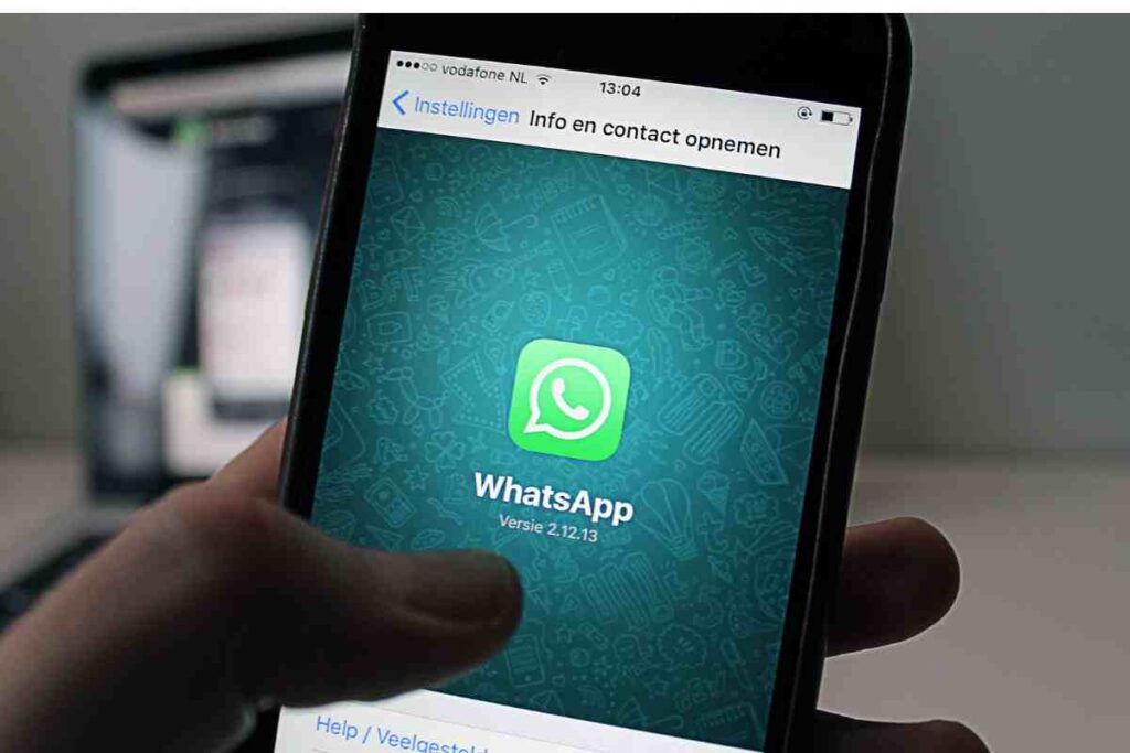 Whatsapp, ecco come cambia il menu dopo l'ultimo aggiornamento; gli utenti sono stupiti