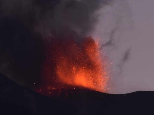 eruzioni etna stromboli differenze